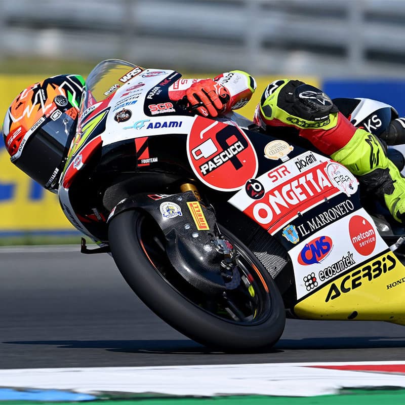 Moto da competizione in pista